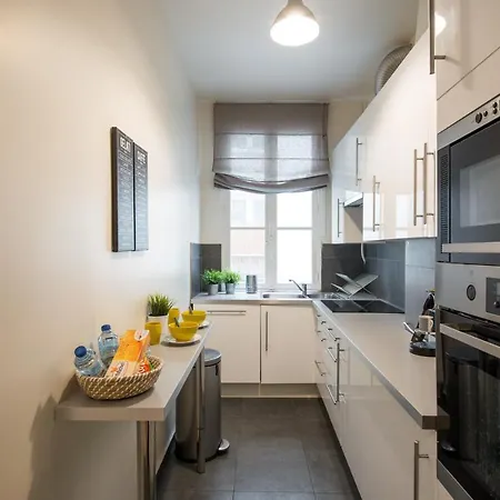 2 Bedroom Near Tour Eiffel & Trocadero *