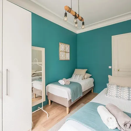 Apartment 2 Bedroom Near Tour Eiffel & Trocadero