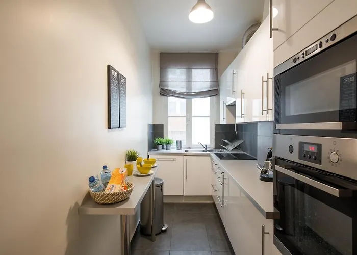 2 Bedroom Near Tour Eiffel & Trocadero *