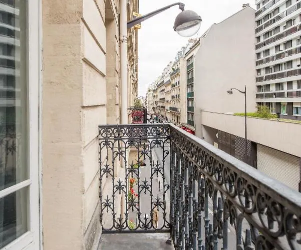 2 Bedroom Near Tour Eiffel & Trocadero * Paris
